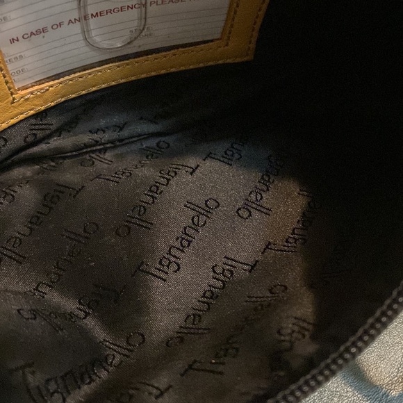 💫 Tignanello Wristlet - Picture 14 of 14